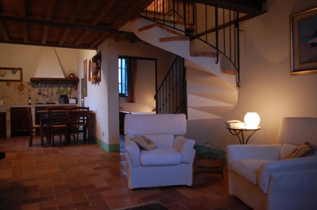 Gasthaus Agriturismo Podere Alberese Asciano Zimmer foto